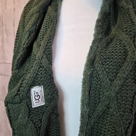 UGG Cable Knit Hat and Scarf Set in Forest Green - Picture 4 of 6